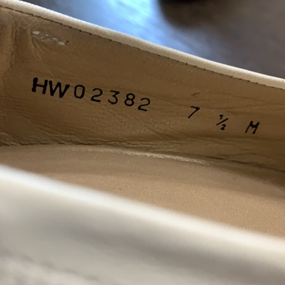 Stuart Weitzman white leather & beige low chunk heel pump flat Size 7.5M - Picture 14 of 17